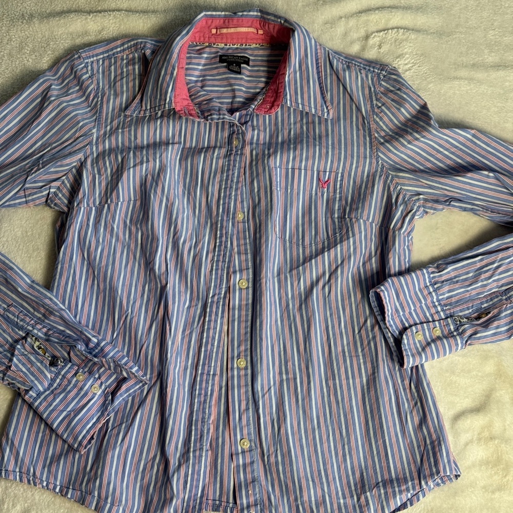 American Eagle Outfitter women's 8 shirt blue white stripe button up long sleeve